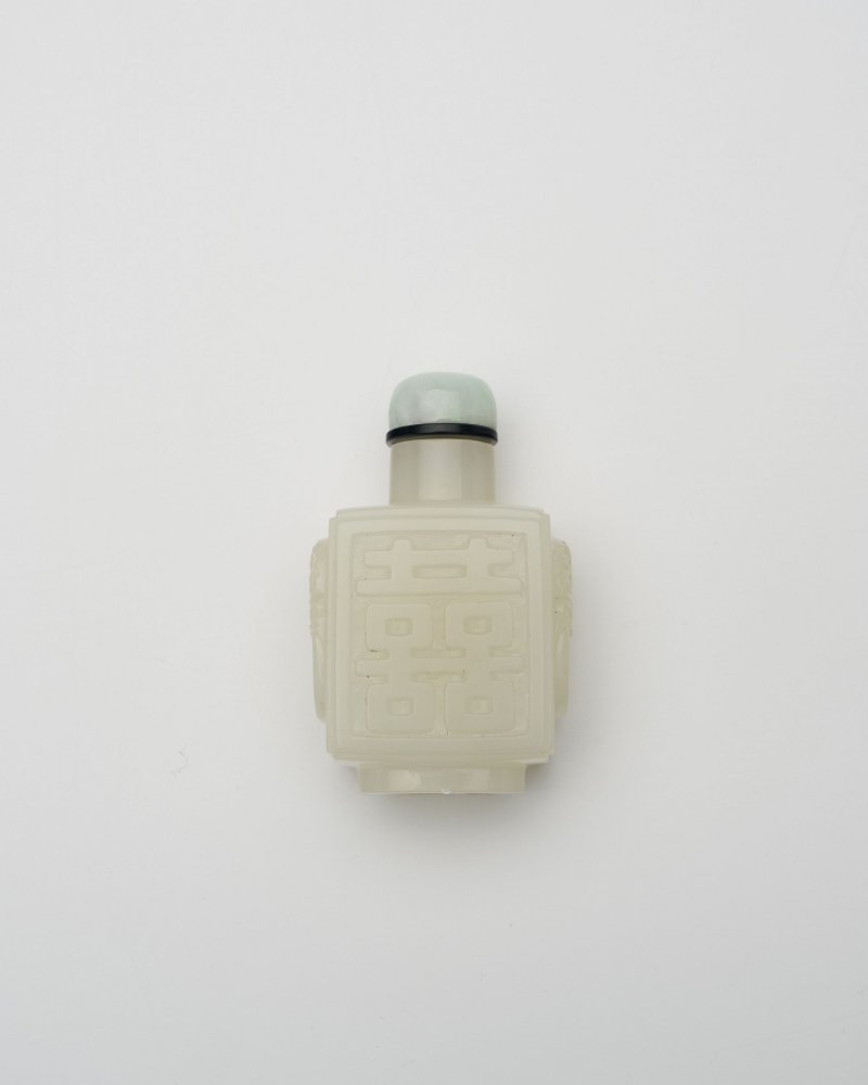 十八/十九世紀 白玉雙喜紋鼻煙壺、翡翠蓋 | A WHITE JADE 'DOUBLE HAPPINESS' SNUFF BOTTLE - 图15
