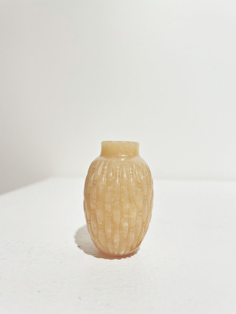 十九/二十世紀 黃玉竹簍紋鼻煙壺、翡翠蓋 | A YELLOW JADE 'WOVEN BASKET' SNUFF BOTTLE - 图19