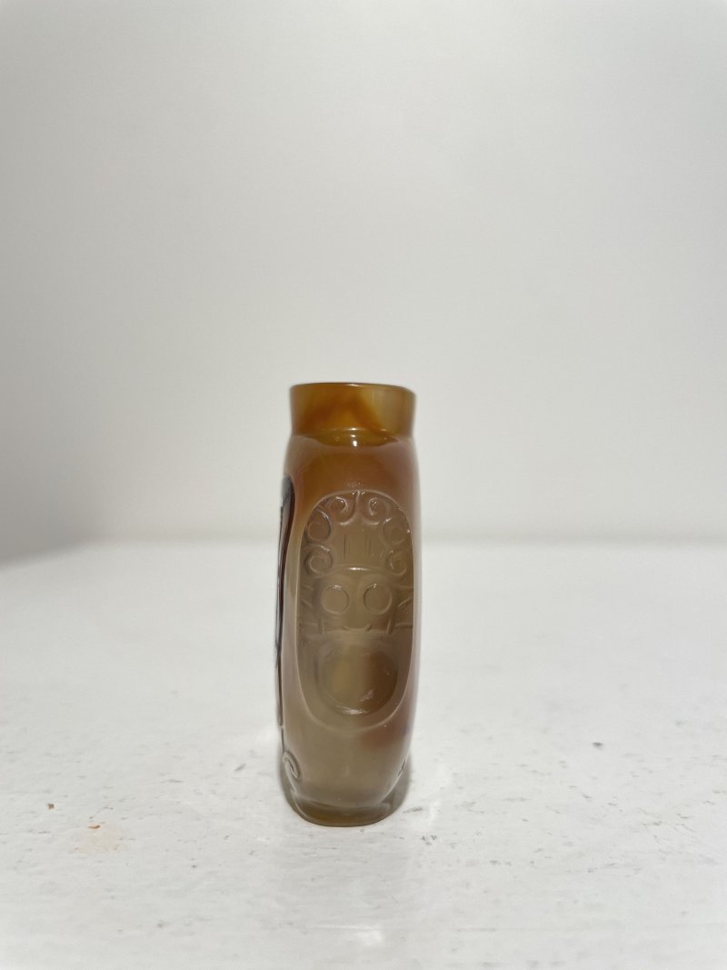 十九世紀 瑪瑙花鳥紋、蔬果紋鼻煙壺二件 | TWO SHADOW AGATE SNUFF BOTTLES - 图18