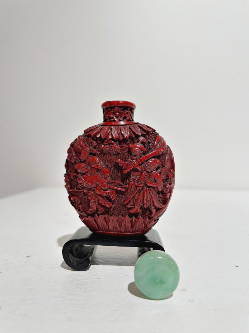 十九世紀 剔紅⌈掘地得金⌋鼻煙壺 | A CINNABAR LACQUER 'FIGURES' SNUFF BOTTLE - 图21
