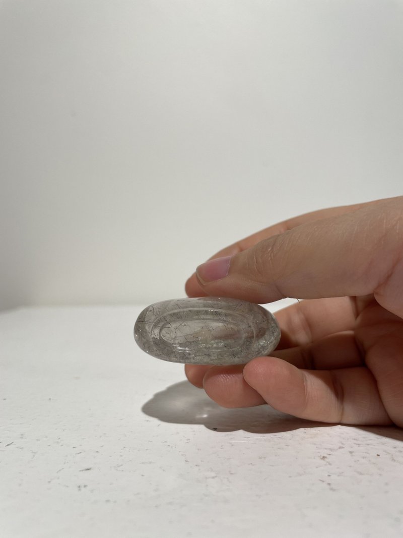 十九/二十世紀 抱子石、綠松石、水晶鼻煙壺三件 | A PUDDINGSTONE, A TURQUOISE, AND A ROCK CRYSTAL SNUFF BOTTLE - 图19
