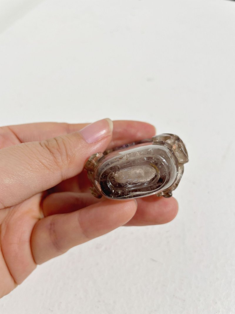 十九世紀 紫水晶⌈松鼠葡萄⌋鼻煙壺、紫水晶⌈松鼠⌋蓋 | AN AMETHYST 'SQUIRREL AND GRAPES' SNUFF BOTTLE - 图20