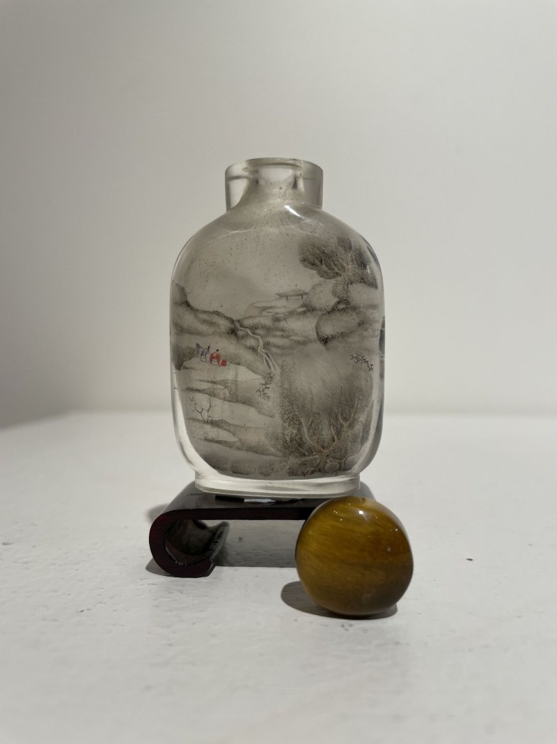 十九世紀 玻璃内畫山水紋鼻烟壺 | AN INSIDE PAINTED GLASS 'LANDSCAPE' SNUFF BOTTLE - 图10