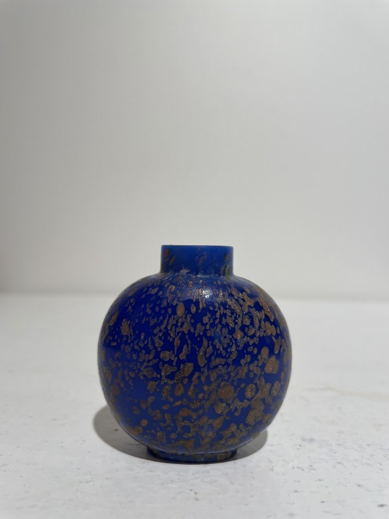 1750-1850 藍地灑金星玻璃鼻煙壺 | A SAPPHIRE-BLUE AVENTURINE GLASS SNUFF BOTTLE - 图22