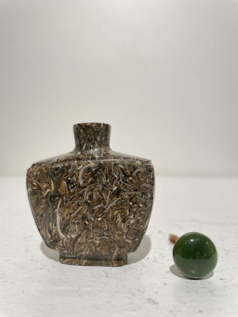 十九/二十世紀 抱子石、綠松石、水晶鼻煙壺三件 | A PUDDINGSTONE, A TURQUOISE, AND A ROCK CRYSTAL SNUFF BOTTLE - 图44