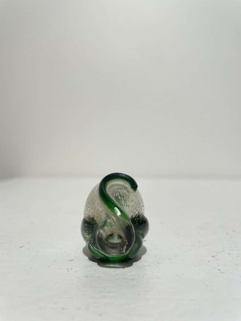 十九世紀 玻璃「猴」、「犬」、「羊」鼻煙壺三件 | THREE BI-COLOUR GLASS 'ZODIAC ANIMALS' SNUFF BOTTLES - 图20