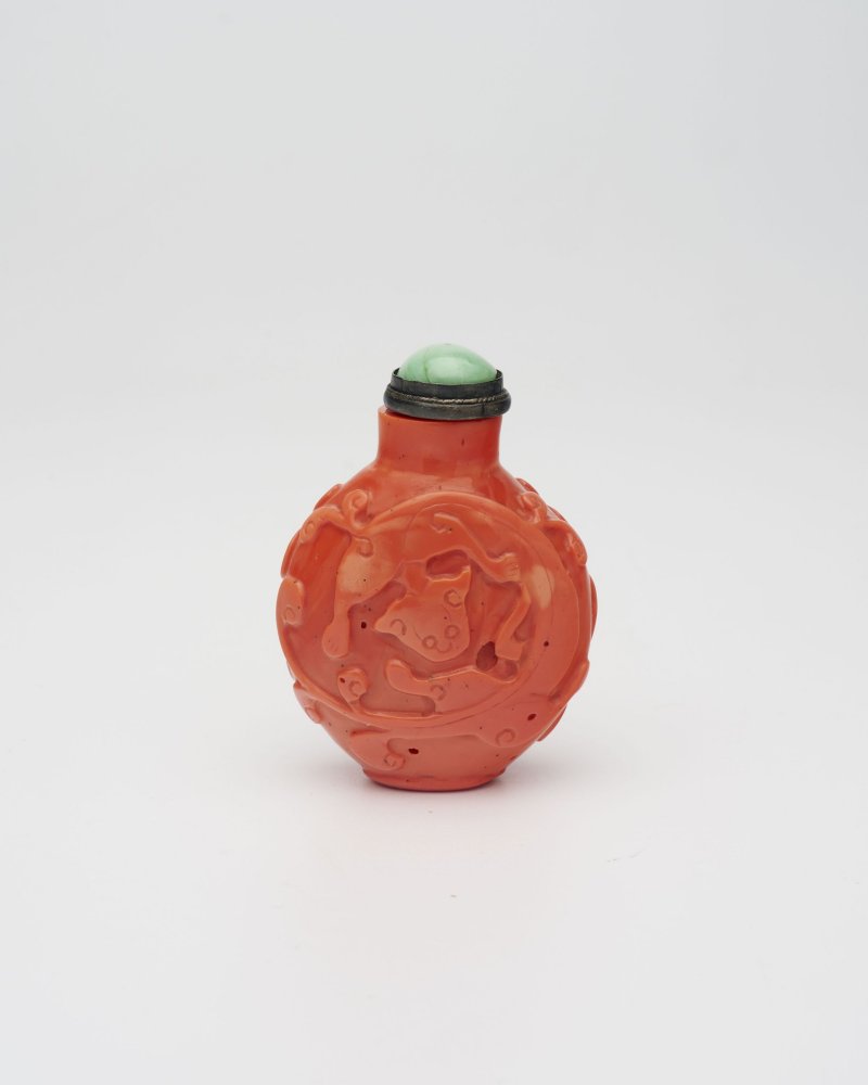 十九世紀 料仿珊瑚螭龍紋鼻煙壺 | A GLASS 'CHI DRAGON' SNUFF BOTTLE IMITATING CORAL - 图16