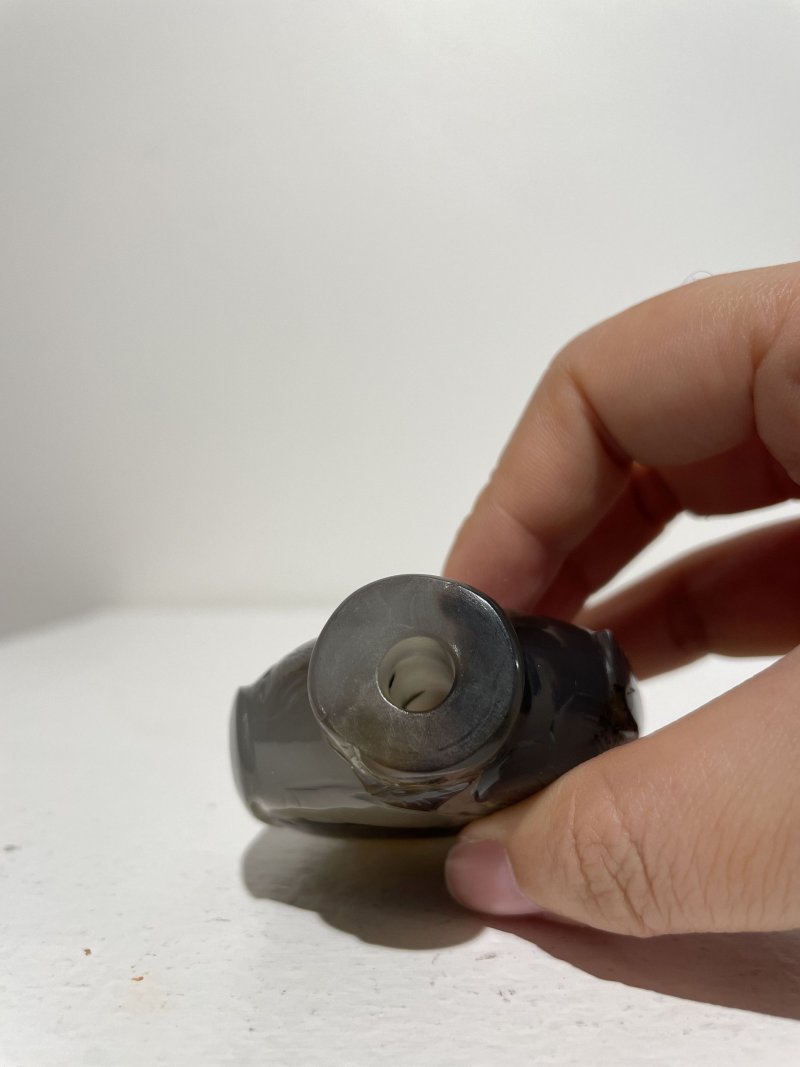十九世紀 瑪瑙花鳥紋、蔬果紋鼻煙壺二件 | TWO SHADOW AGATE SNUFF BOTTLES - 图26