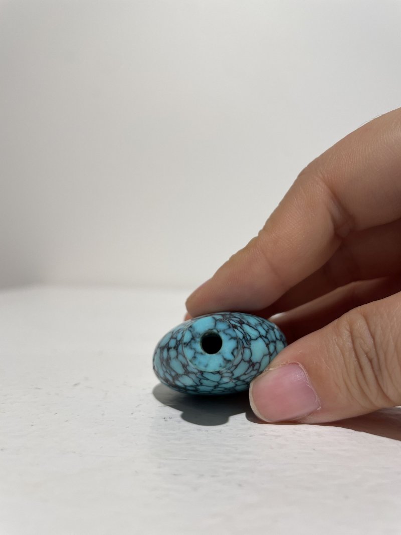 十九/二十世紀 抱子石、綠松石、水晶鼻煙壺三件 | A PUDDINGSTONE, A TURQUOISE, AND A ROCK CRYSTAL SNUFF BOTTLE - 图6