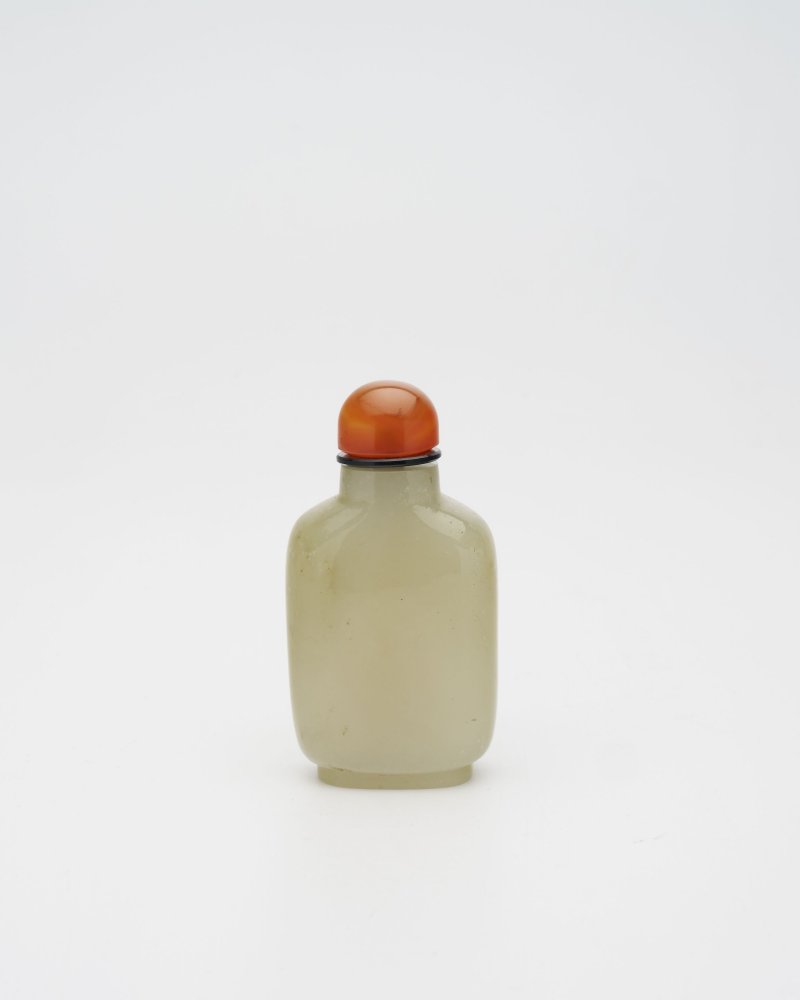 十九/二十世紀 白玉褐沁⌈百財⌋鼻煙壺 | A GREENISH WHITE JADE 'CABBAGE' SNUFF BOTTLE WITH RUSSET INCLUSION - 图13
