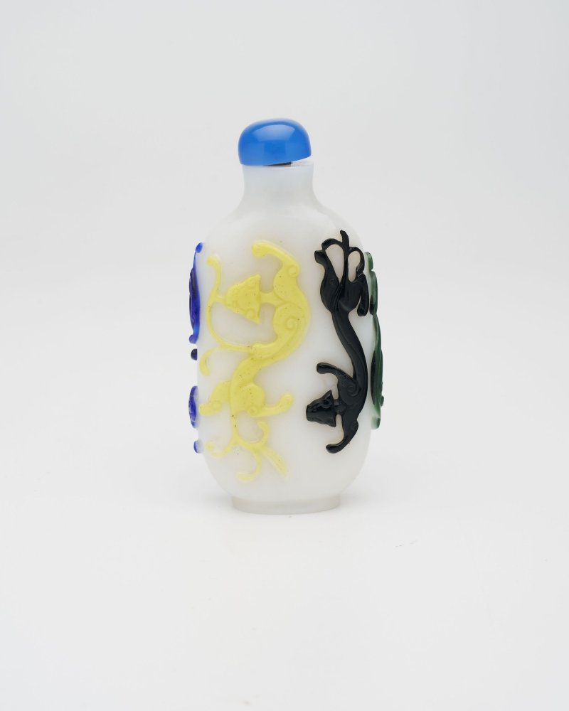 1820-1880年 白地套五色玻璃螭龍紋鼻煙壺 | A MULTI-COLOUR OVERLAY GLASS 'CHI-DRAGON' SNUFF BOTTLE - 图20