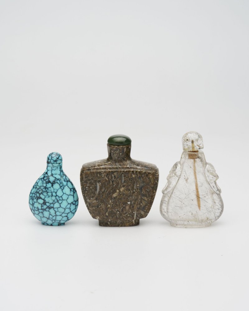 十九/二十世紀 抱子石、綠松石、水晶鼻煙壺三件 | A PUDDINGSTONE, A TURQUOISE, AND A ROCK CRYSTAL SNUFF BOTTLE