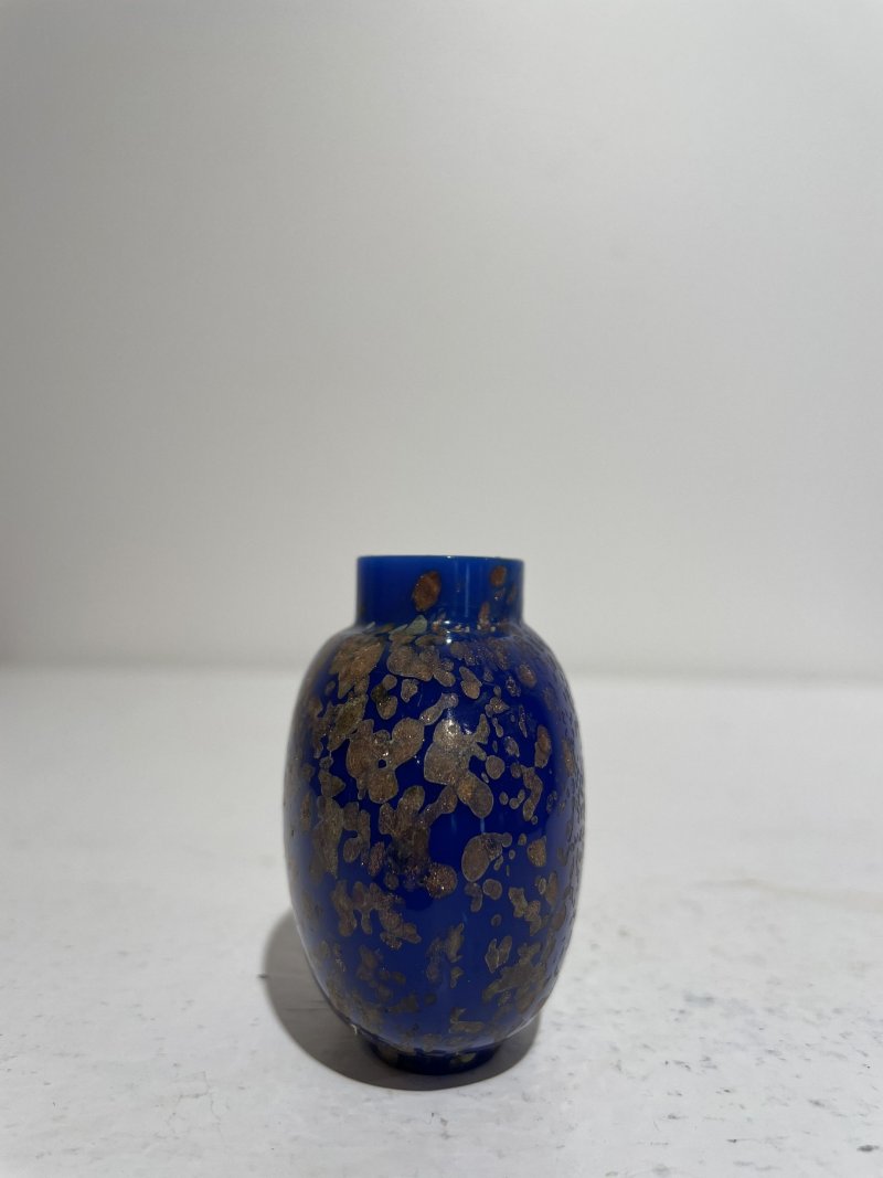 1750-1850 藍地灑金星玻璃鼻煙壺 | A SAPPHIRE-BLUE AVENTURINE GLASS SNUFF BOTTLE - 图23