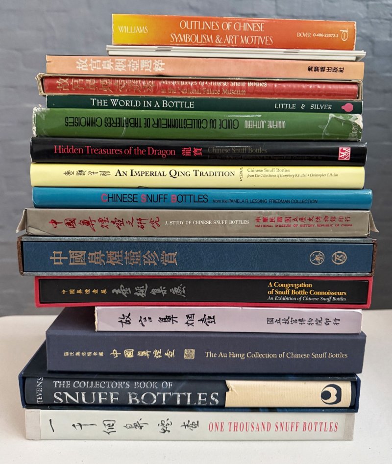 此拍品恕不設退款。 | A QUANTITY OF PUBLICATIONS ON CHINESE SNUFF BOTTLES - 图5