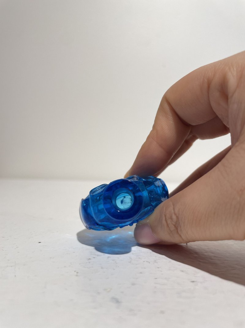 十九世紀 藍色玻璃金葵紋鼻煙壺二件 | TWO BLUE GLASS 'MALLOW' SNUFF BOTTLES - 图3