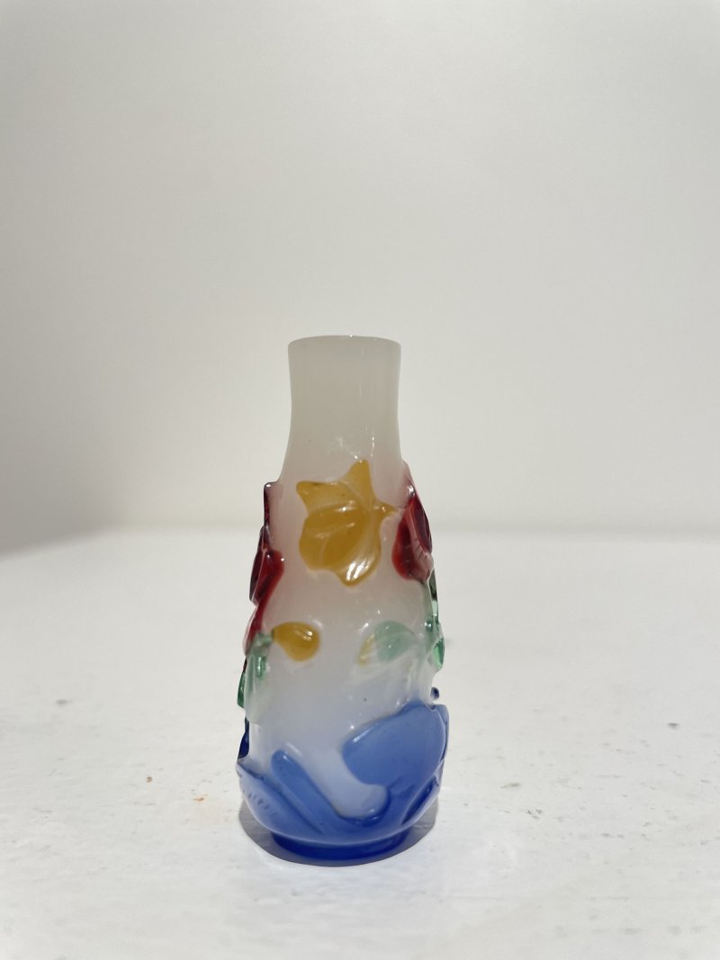 晚清至民國 涅白地套四色玻璃福來、花卉紋鼻煙壺二件 | TWO MULTI-COLOUR OVERLAY TRANSLUCENT GLASS 'FLORAL' AND 'RADISH' SNUFF BOTTLES - 图30