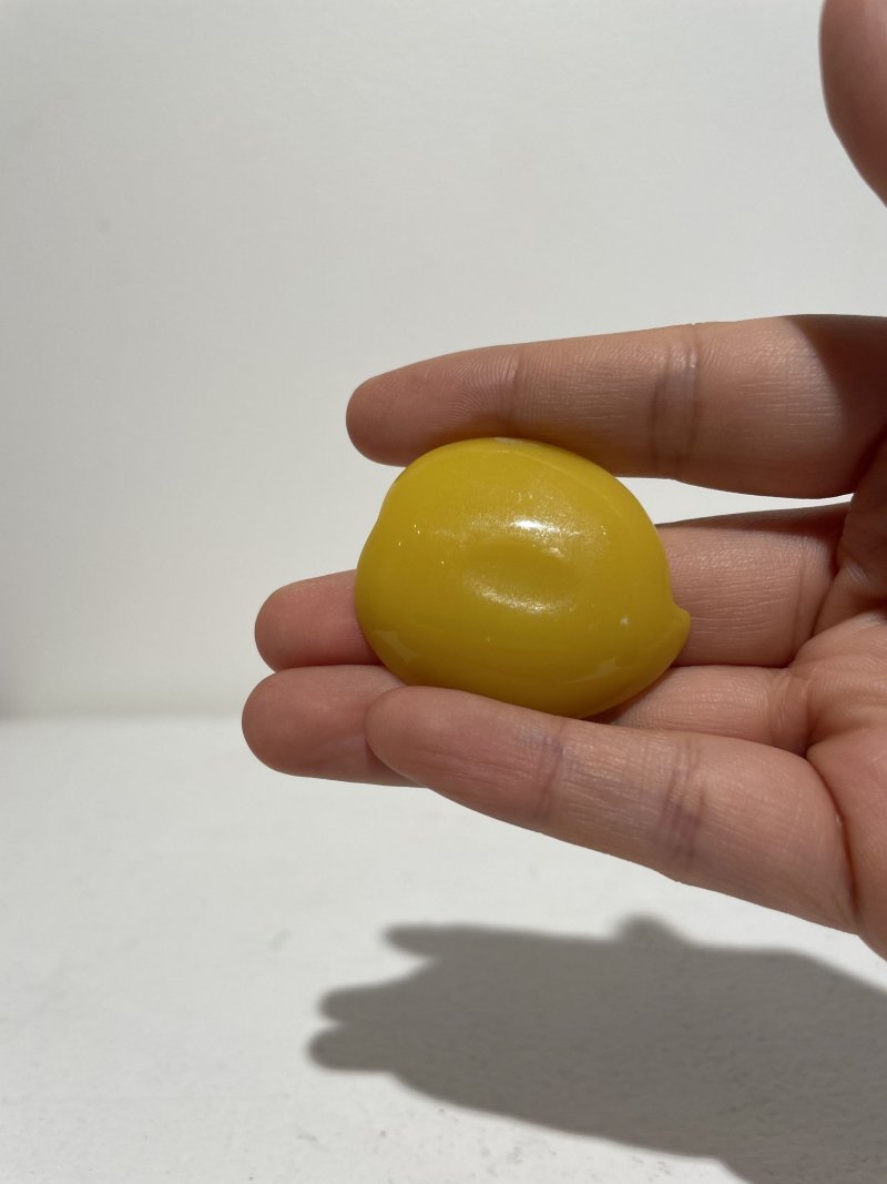 民國 雞油黃玻璃蓮瓣紋、「代代封侯」鼻煙壺二件及鼻煙碟二件 | TWO YELLOW GLASS SNUFF BOTTLES AND TWO SNUFF DISHES - 图4
