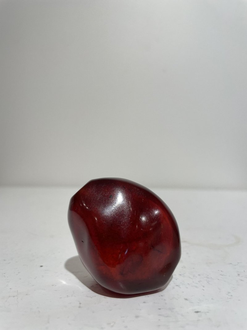 十八/十九世紀 琥珀隨形鼻煙壺 | AN AMBER PEBBLE-SHAPED SNUFF BOTTLE - 图11
