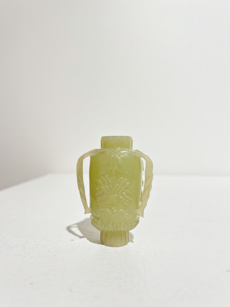 晚清至民國 青玉痕都斯坦式菊花紋鼻煙壺 | A MUGHAL STYLE YELLOW JADE 'CHRYSANTHEMUM' SNUFF BOTTLE - 图14