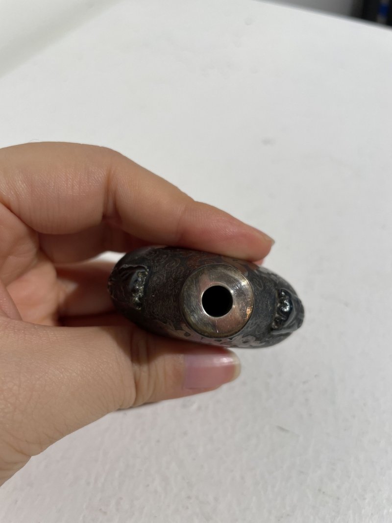 十九世紀 烏銀夔龍紋鼻煙壺 | A SILVER NIELLO 'KUI-DRAGON' SNUFF BOTTLE - 图19