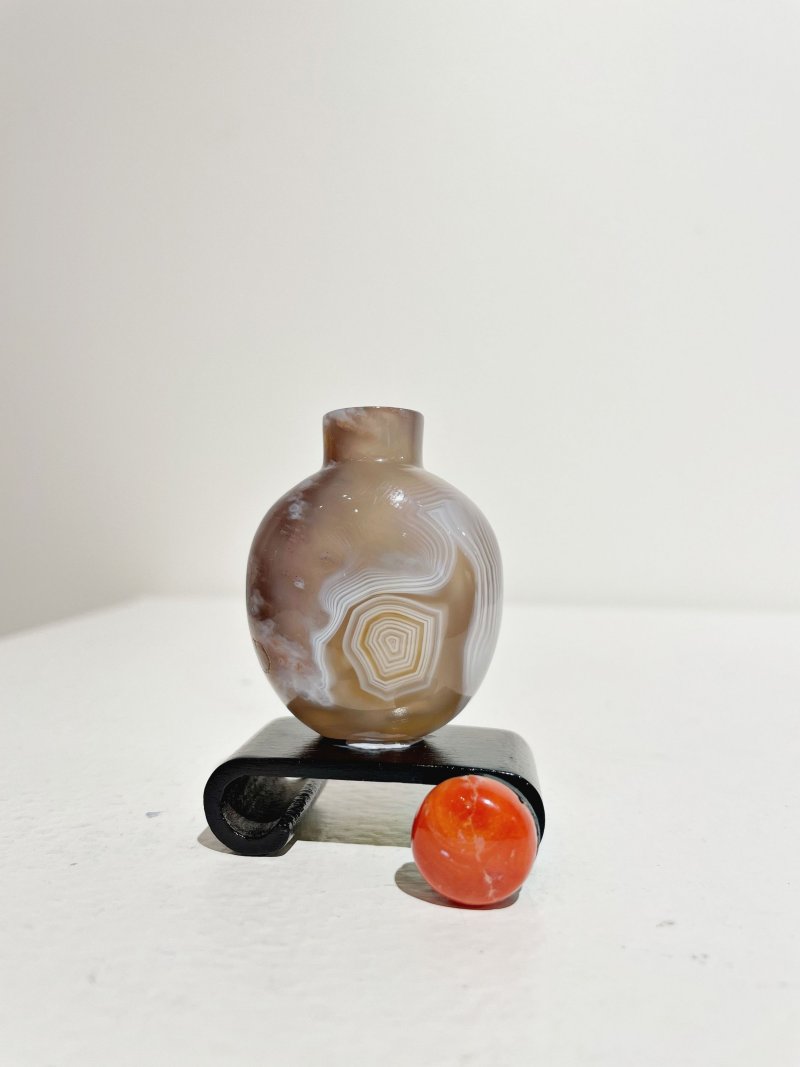 十八/十九世紀 纏絲瑪瑙鼻煙壺 | A STRIATED AGATE SNUFF BOTTLE - 图25