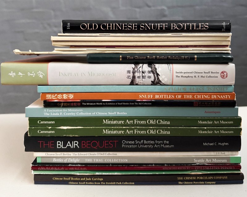 此拍品恕不設退款。 | A QUANTITY OF PUBLICATIONS ON CHINESE SNUFF BOTTLES - 图6