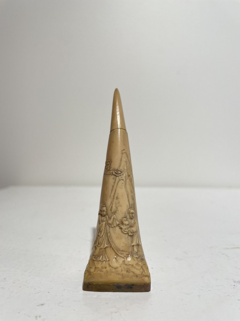 十九世紀 鶴頂紅⌈麻姑獻壽⌋鼻煙壺 | A HORNBILL 'GODDESS AND ATTENDANT' SNUFF BOTTLE - 图20