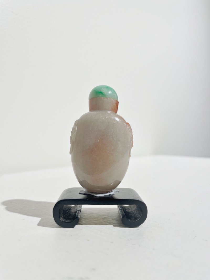晚清 雙色翡翠鼻煙壺、翡翠蓋 | A RUSSET AND GREENISH WHITE JADEITE SNUFF BOTTLE - 图27