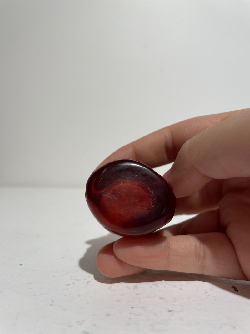 二十世紀 料仿琥珀神人玄武紋鼻煙壺 | A GLASS 'MYTHICAL FIGURE AND XUANWU' SNUFF BOTTLE IMITATING AMBER - 图11