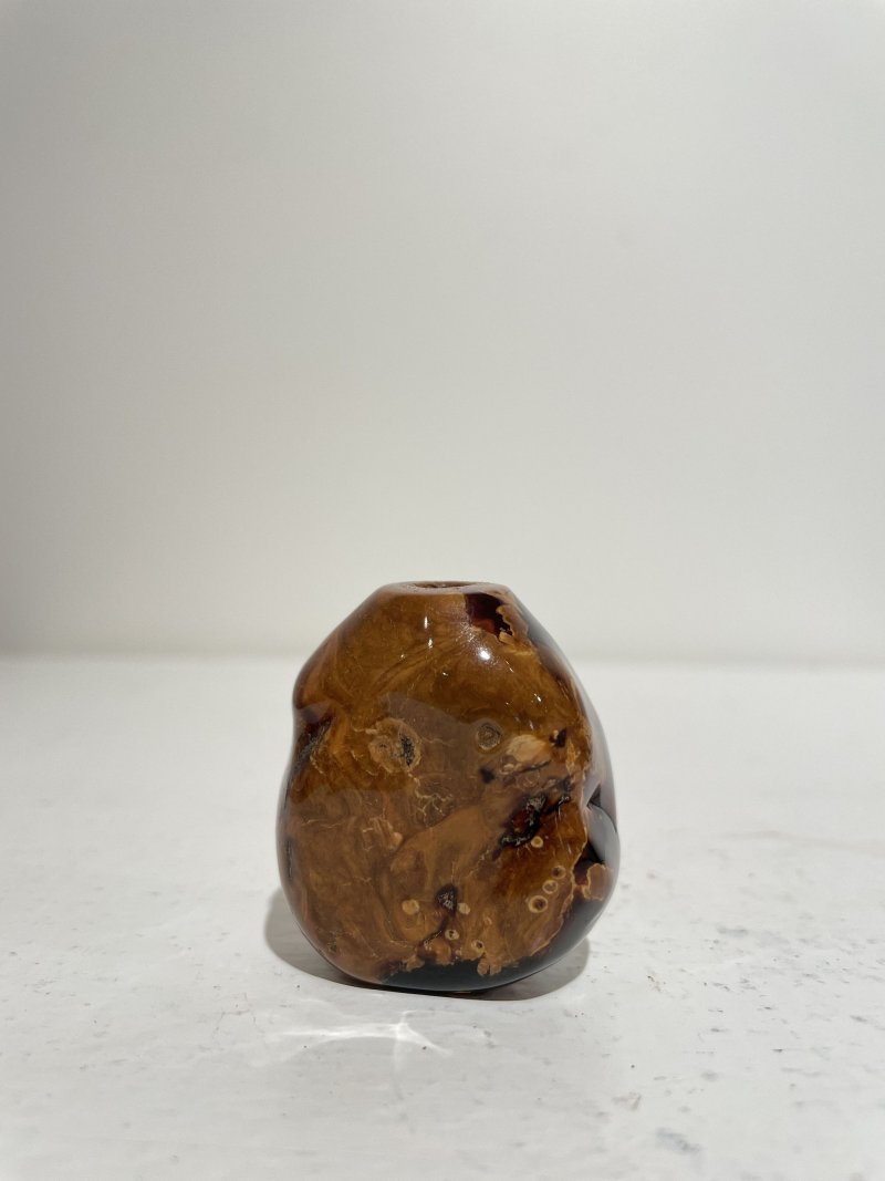 十九世紀 根珀、核桃鼻煙壺二件 | A ROOT AMBER AND A LACQUERED WALNUT SNUFF BOTTLE - 图12