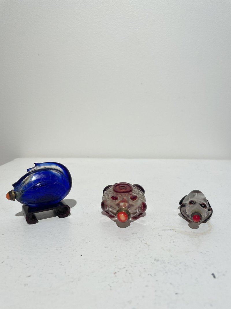 十九/二十世紀 玻璃「鵝」、「蛙」、「蟾蜍」鼻煙壺三件 | THREE GLASS SNUFF BOTTLES - 图24