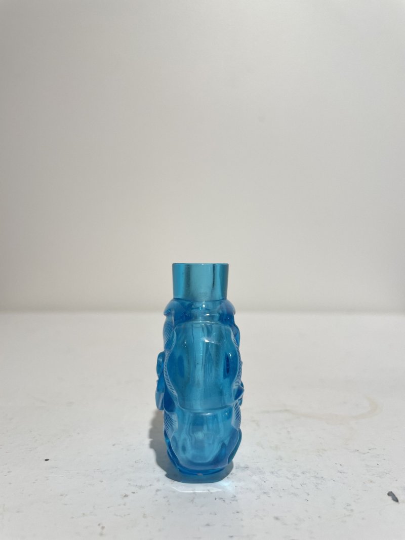 十九世紀 藍色玻璃金葵紋鼻煙壺二件 | TWO BLUE GLASS 'MALLOW' SNUFF BOTTLES - 图27