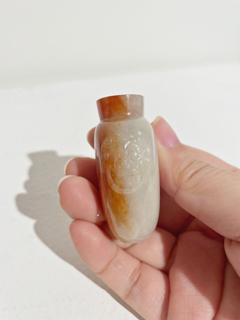 晚清 雙色翡翠鼻煙壺、翡翠蓋 | A RUSSET AND GREENISH WHITE JADEITE SNUFF BOTTLE - 图22