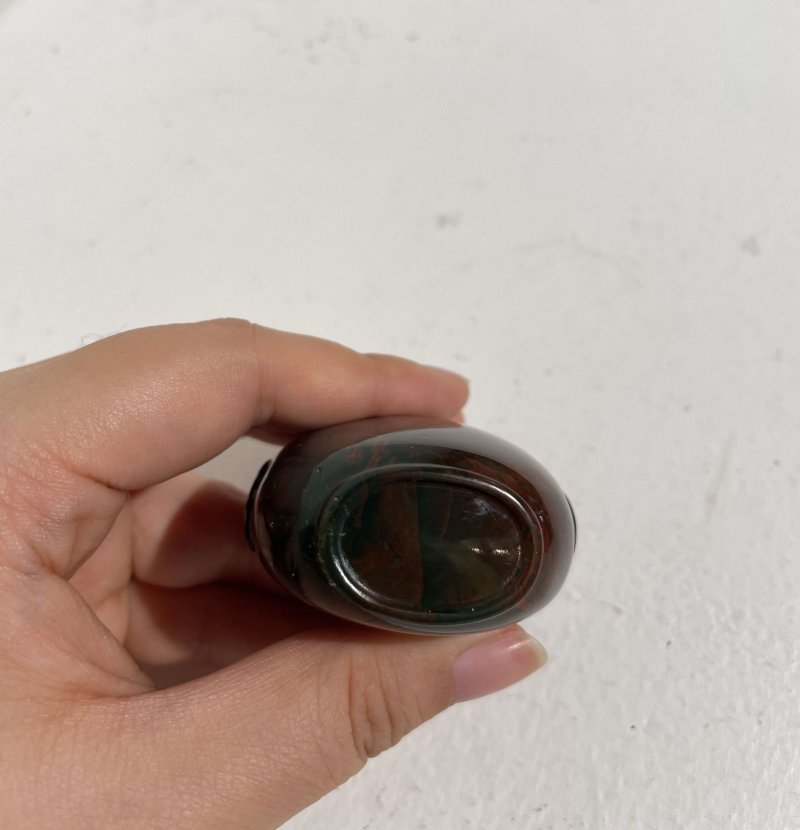 十九/二十世紀 碧石光素、瑪瑙光素鼻煙壺二件 | A JASPER AND AN AGATE SNUFF BOTTLE - 图27