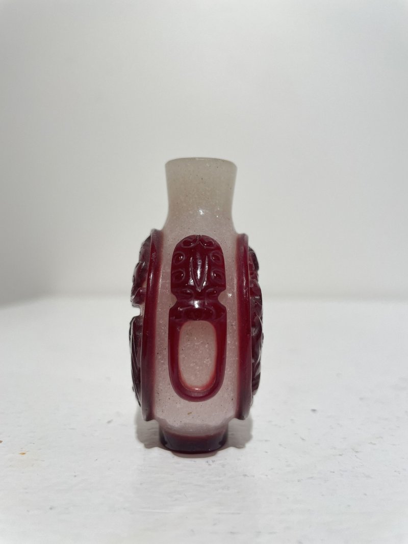 晚清 霏雪地套紅玻璃⌈龍•寅虎納福⌋、龍紋鼻煙壺二件 | TWO RED OVERLAY GLASS 'DRAGON' AND 'TIGER' SNUFF BOTTLES - 图20