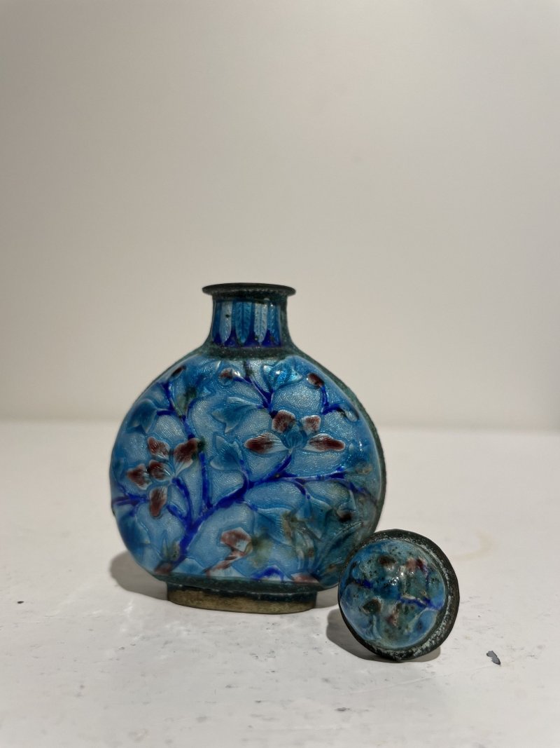 傳承： | TWO PAINTED ENAMEL, TWO CLOISONNÉ, AND A FAMILLE ROSE SNUFF BOTTLE - 图49