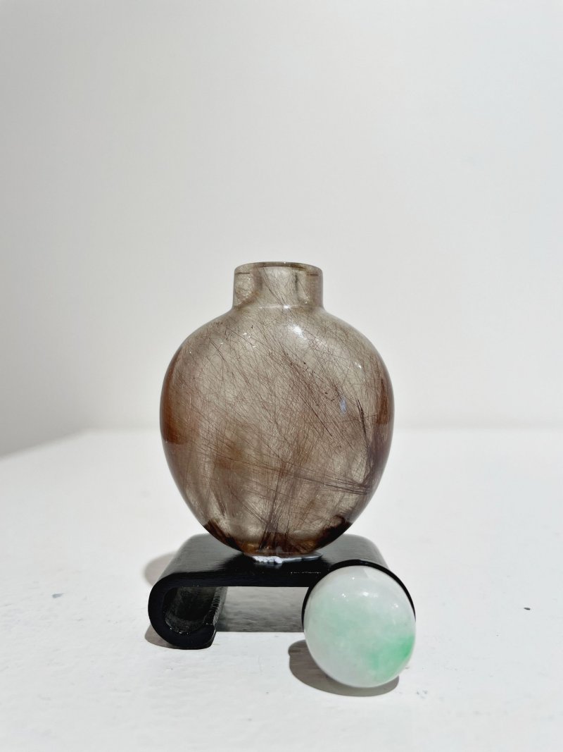 晚清 髮晶鼻煙壺、翡翠蓋 | A HAIR CRYSTAL SNUFF BOTTLE - 图17
