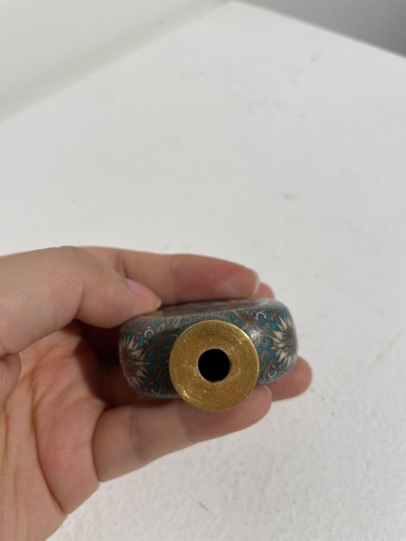 二十世紀 銅胎琺琅山水花卉鹿紋鼻煙壺 ⌈景泰藍⌋款 | A CLOISONNÉ 'DEER' SNUFF BOTTLE - 图5