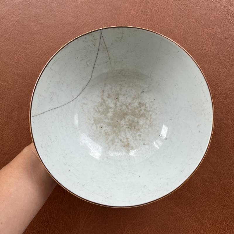 清顺治 “冶园雅制”款暗刻缠枝花开光青花山水人物诗文碗 - 图9