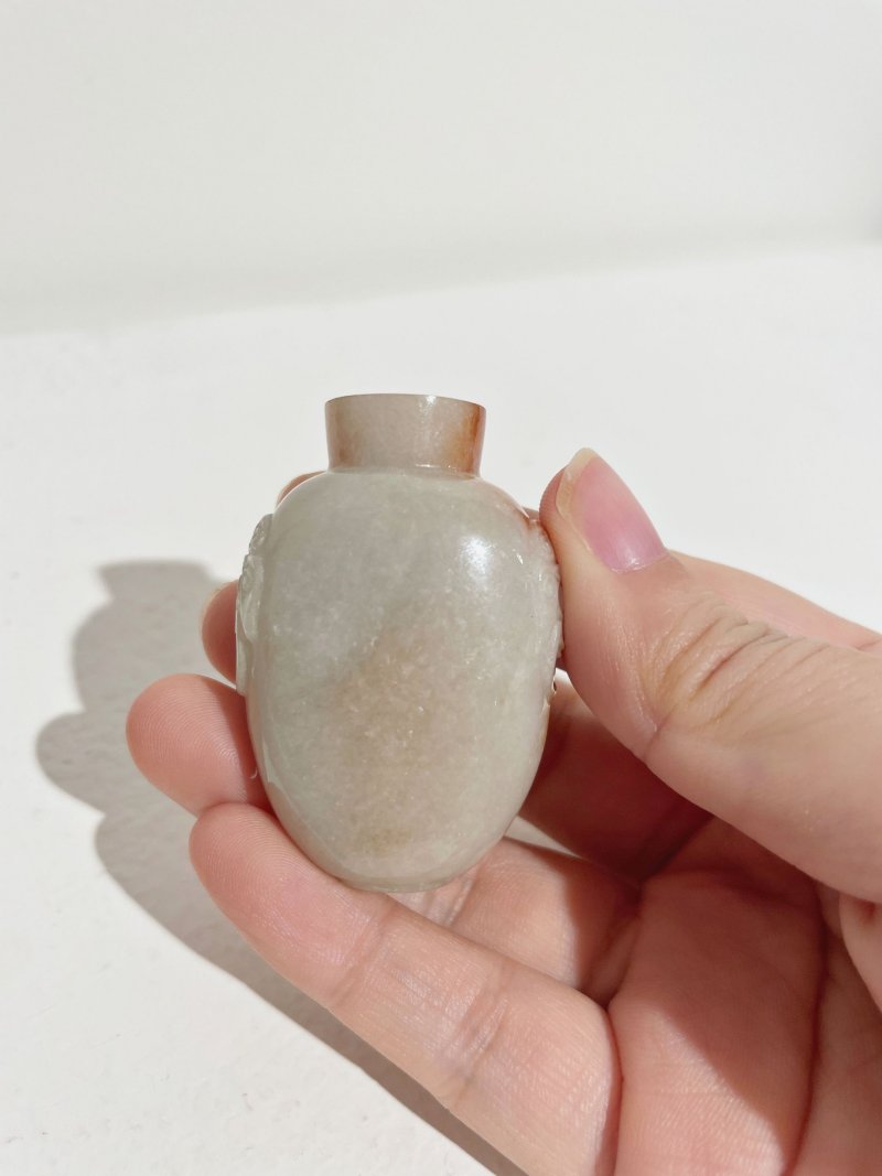 晚清 雙色翡翠鼻煙壺、翡翠蓋 | A RUSSET AND GREENISH WHITE JADEITE SNUFF BOTTLE - 图23