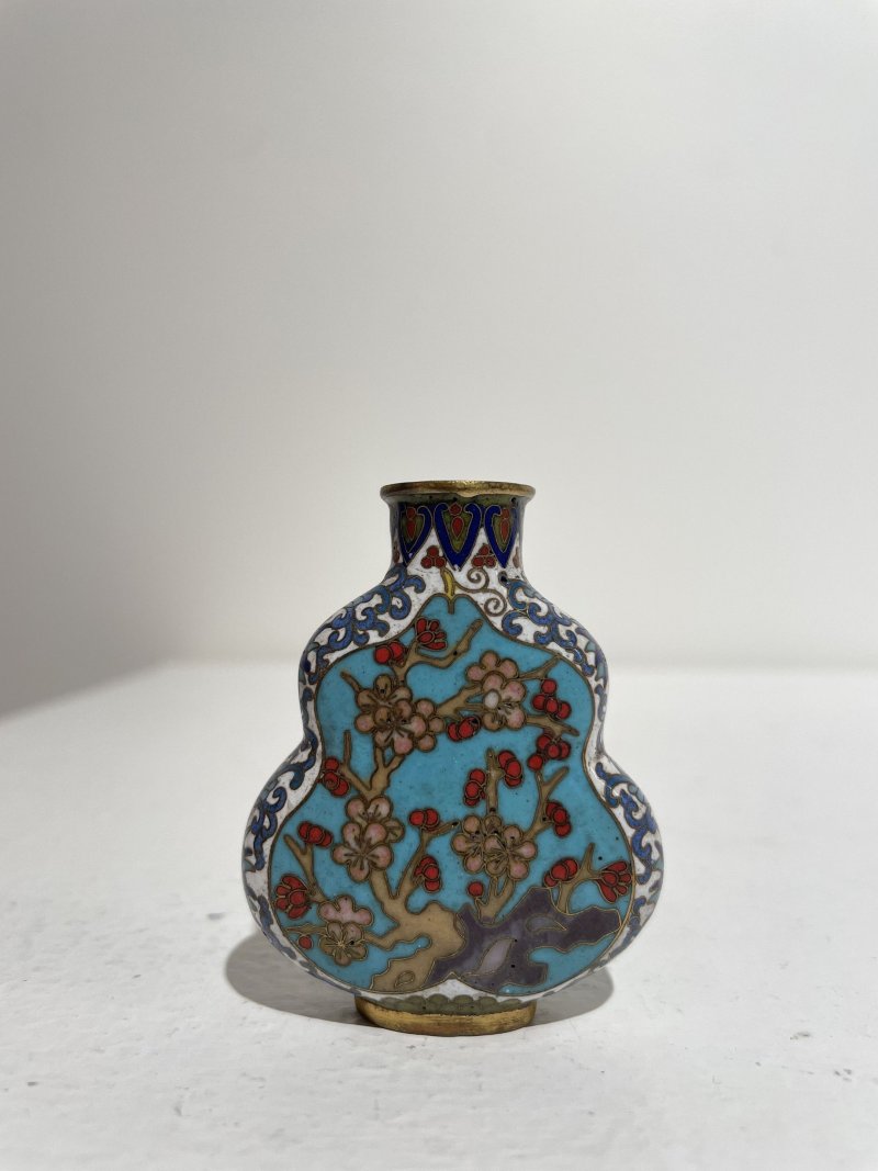 二十世紀 銅胎琺琅花卉紋鼻煙壺 ⌈景泰藍⌋款 | A CLOISONNÉ 'PLUM BLOSSOM' SNUFF BOTTLE - 图6