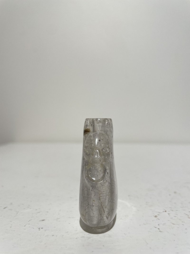 十九/二十世紀 抱子石、綠松石、水晶鼻煙壺三件 | A PUDDINGSTONE, A TURQUOISE, AND A ROCK CRYSTAL SNUFF BOTTLE - 图23