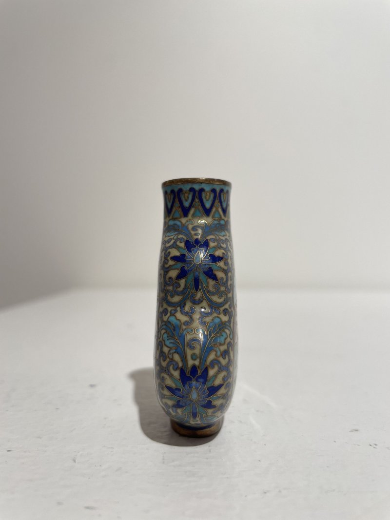 二十世紀 銅胎琺琅⌈松鶴延年⌋、⌈雙兔⌋鼻煙壺二件 | TWO CLOISONNÉ SNUFF BOTTLES - 图8
