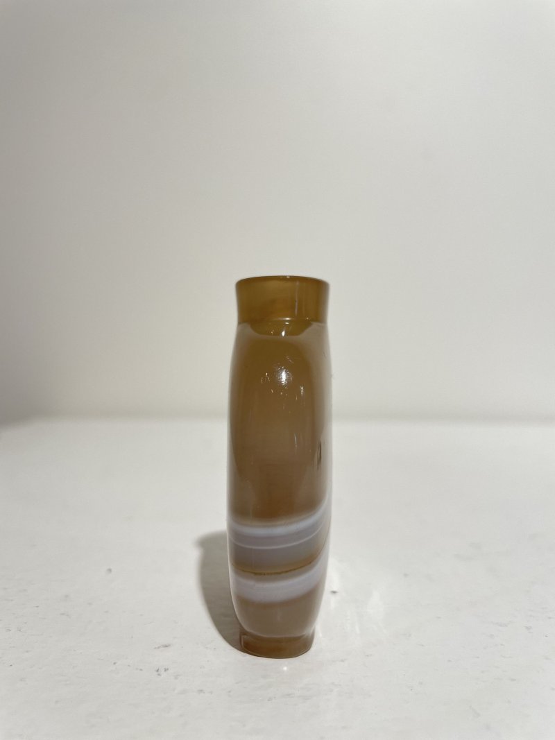 十九世紀 纏絲瑪瑙鼻煙壺、翡翠蓋 | A STRIATED AGATE SNUFF BOTTLE - 图4