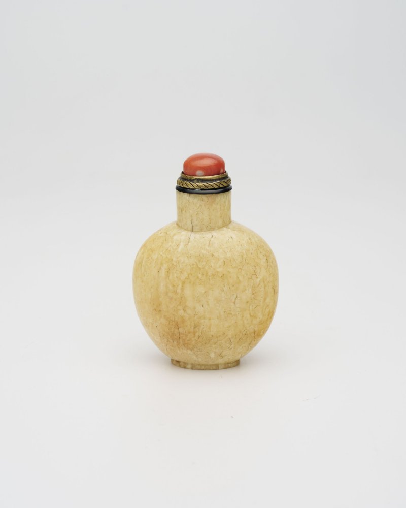 十九世紀 猛獁象牙鼻煙壺 | A MAMMOTH TOOTH SNUFF BOTTLE