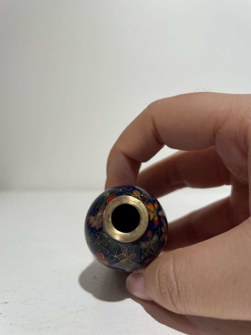 傳承： | TWO PAINTED ENAMEL, TWO CLOISONNÉ, AND A FAMILLE ROSE SNUFF BOTTLE - 图51