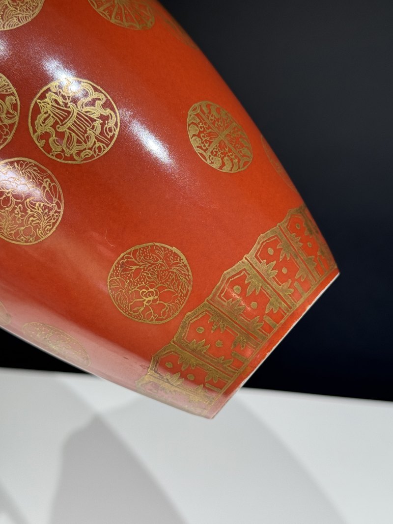 民国 静远堂制珊瑚红地描金皮球花纹莱菔尊 - 图11