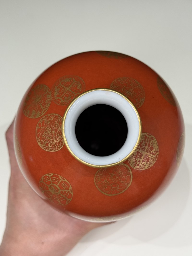 民国 静远堂制珊瑚红地描金皮球花纹莱菔尊 - 图12