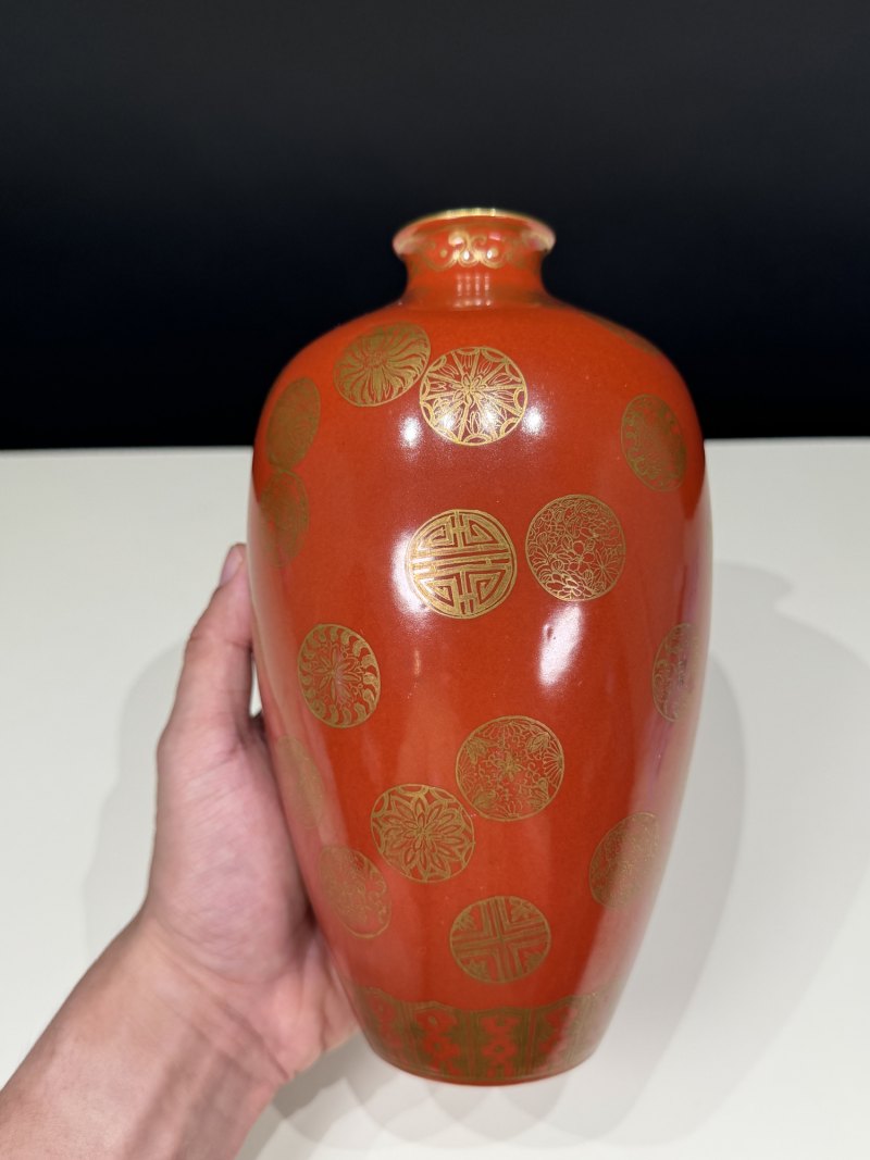 民国 静远堂制珊瑚红地描金皮球花纹莱菔尊 - 图8