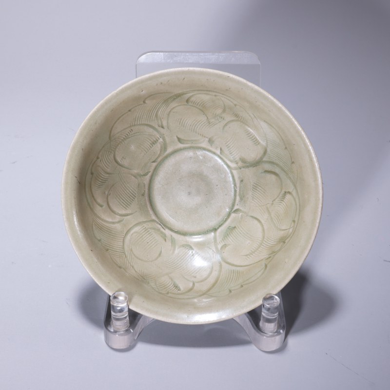 明代 龙泉窑青釉刻花盏